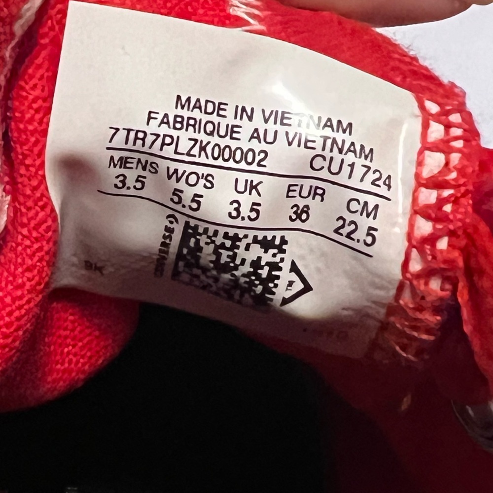 Red Converse - Picture 4 of 7
